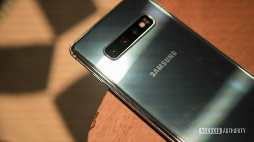 Samsung Galaxy S10 Plus Back | Techlog.gr - Χρήσιμα νέα τεχνολογίας