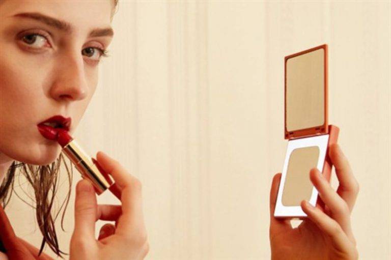 xiaomi powerbank makeup mirror1 | Techlog.gr - Χρήσιμα νέα τεχνολογίας