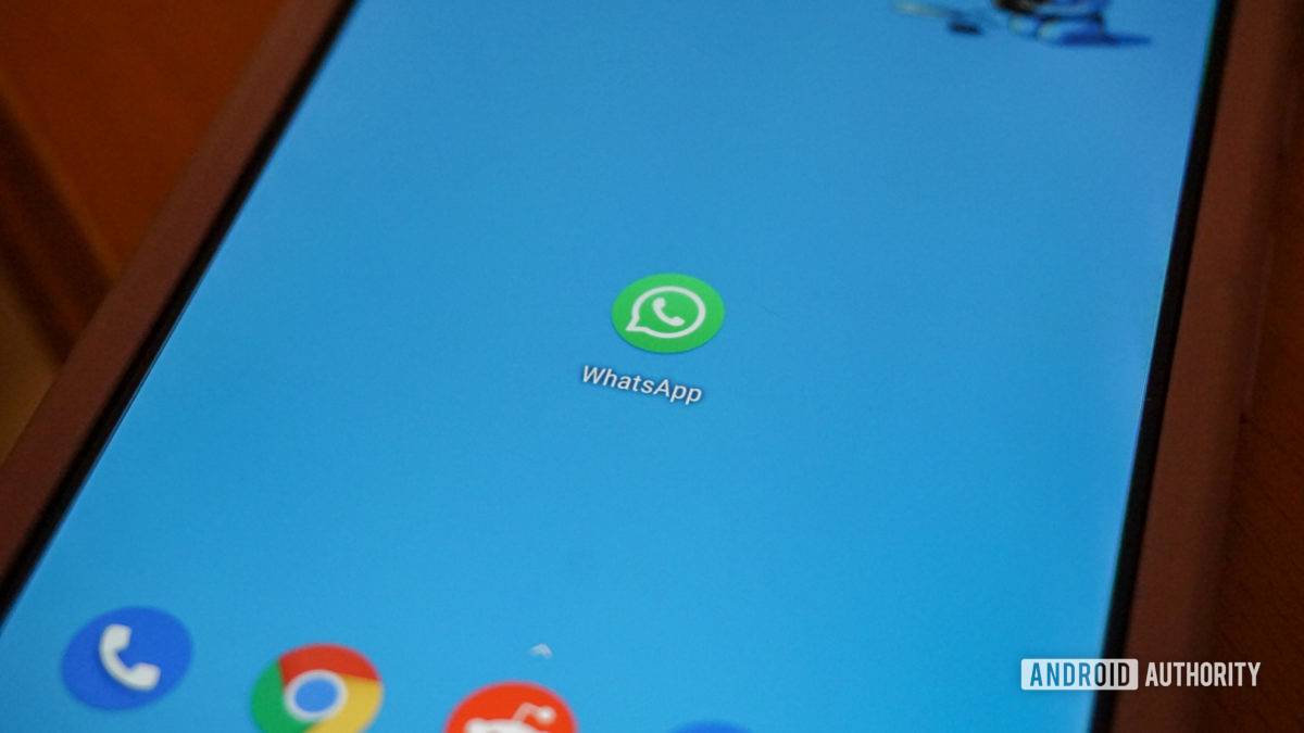 WhatsApp app icon on the Pixel 3 XL homescreen | Techlog.gr - Χρήσιμα νέα τεχνολογίας