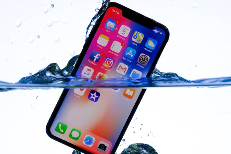 iPhone underwater feat1 | Techlog.gr - Χρήσιμα νέα τεχνολογίας