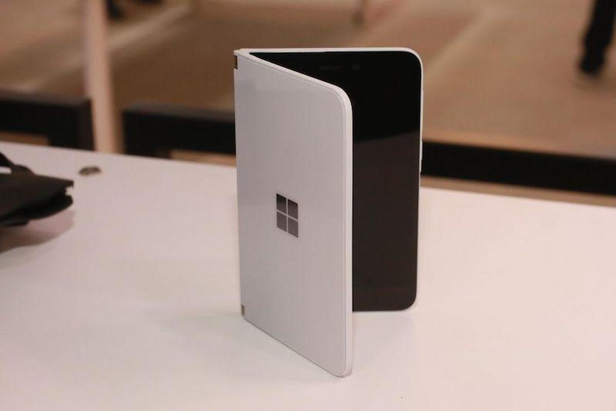 Surface Duo phone1 | Techlog.gr - Χρήσιμα νέα τεχνολογίας