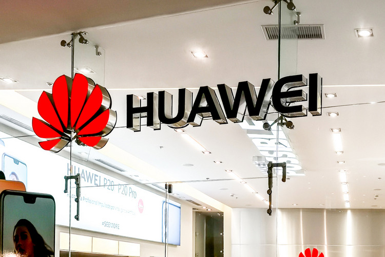 Huawei logo storefront shutterstock website1 | Techlog.gr - Χρήσιμα νέα τεχνολογίας