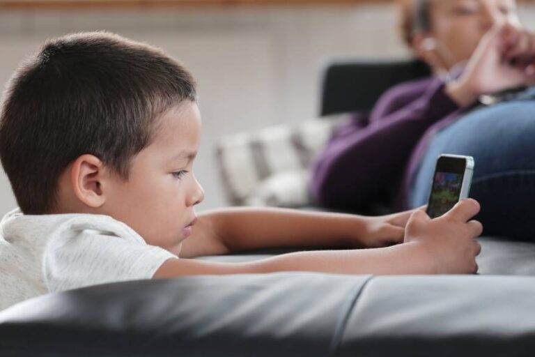 kid smartphone | Techlog.gr - Χρήσιμα νέα τεχνολογίας
