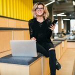 woman laptop | Techlog.gr - Χρήσιμα νέα τεχνολογίας