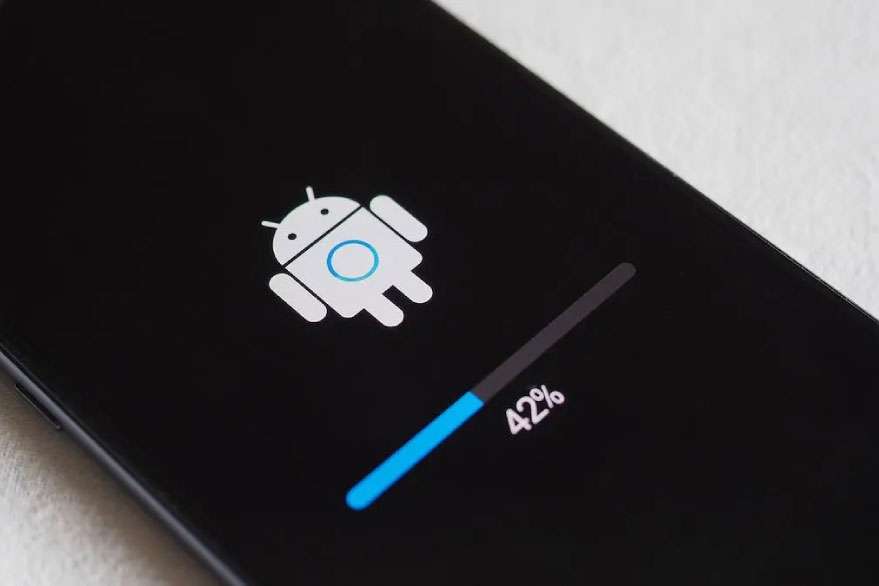 iPhone vs Pixel, Η Google ακολουθεί την Apple όσον αφορά τις ενημερώσεις ασφαλείας στα Android