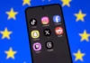 Η Ευρώπη «τελειώνει» τα Social Media για τους νέους και προκαλεί τις ΗΠΑ